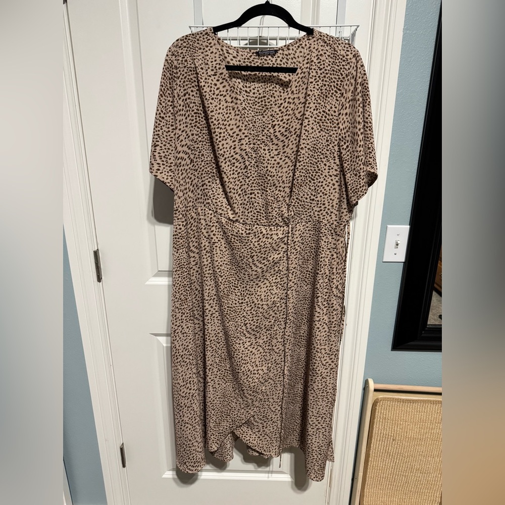 BloomChic 18-20 2XL Flowy Leopard Print Wrap Dress